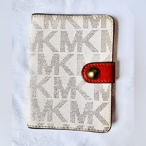Michael Kors passport case holder vintage Signature Logo vanilla canvas leather